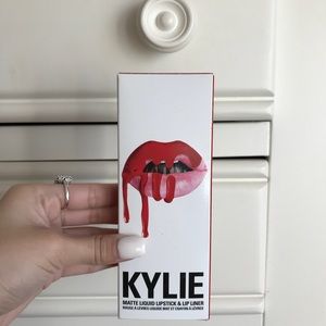 Kylie lip kit. Shade 22